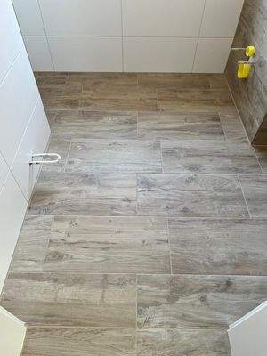 Fliesenboden Badezimmer (Musterwohnung)