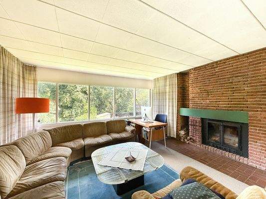 Wohnbereich mit Kamin