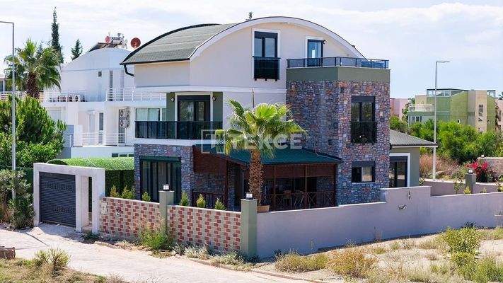 4-Bedroom Detached Villa with Pool in Belek Antalya