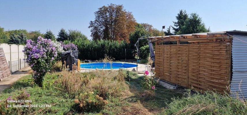 Gartenfläche  Pool Ansicht 1.jpg