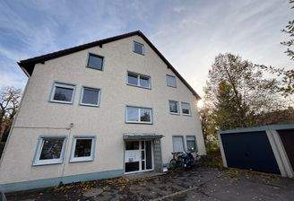 Haus Eingang  inkl. graue Garage