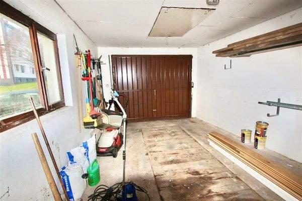 Garage mit Montagegrube