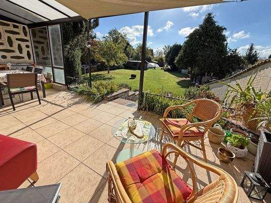 Großzügige Südterrasse