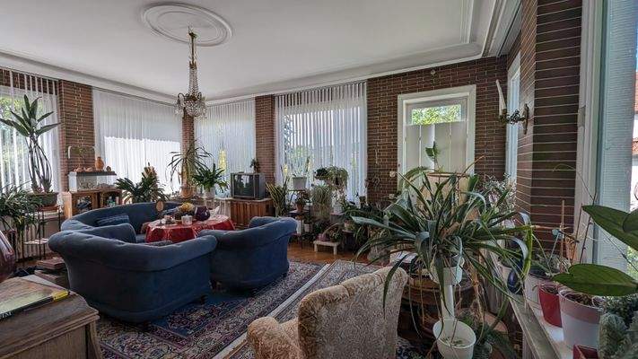 großer Wintergarten EG