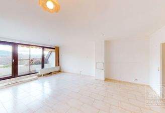 3. OG - Wohnzimmer mit Ausgang zum Balkon