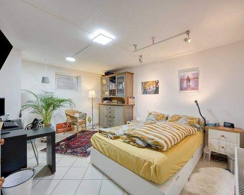 Wohnlich ausgebauter Raum im Souterrain