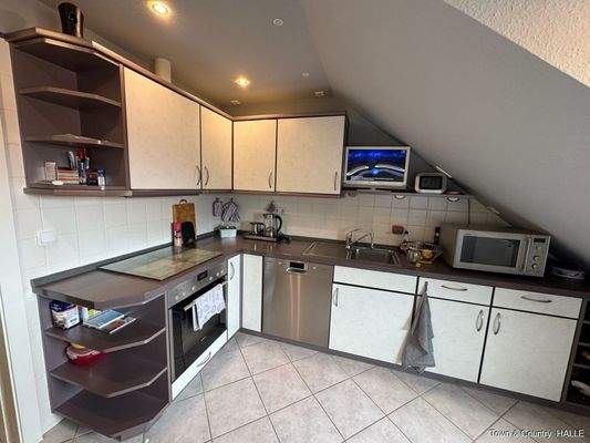 Küche mit Einbauküche