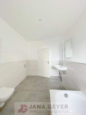 EG - Tageslichtbad, Wanne und Dusche