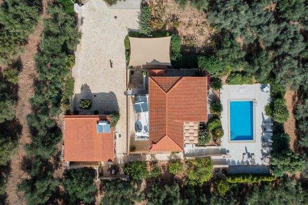 Kreta, Kolymvari: Villa mit Meer- und Bergblick und unabhängigem Apartment zu verkaufen