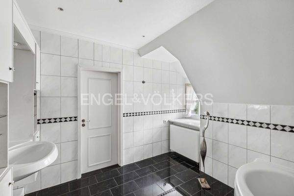 Vollbad-en-suite im OG