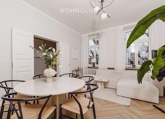 Wohnbereich mit Blick in das Arbeitszimmer