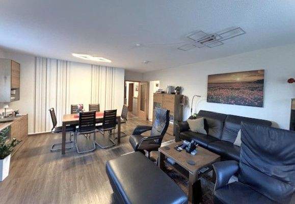 Wohnzimmer mit Essplatz