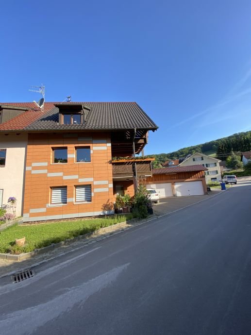 Wohnen auf dem Land / Wunderschöne Doppelhaushälfte mit Doppelgarage und Scheune in Kandern-Feuerbach
