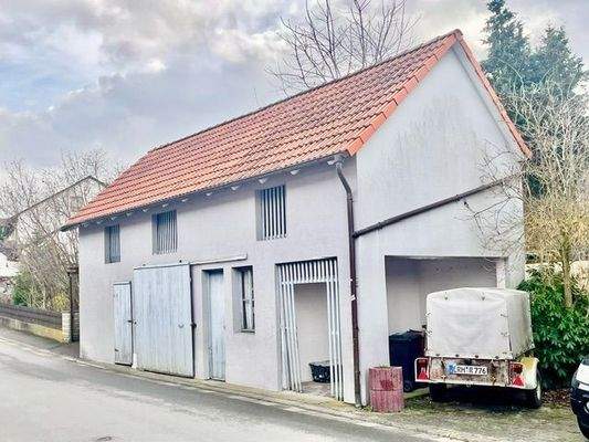 Nebengebäude mit Freifläche