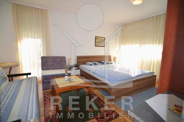 Im Schlafzimmer für die Eltern herrschen großzügige Platzverhältnisse.