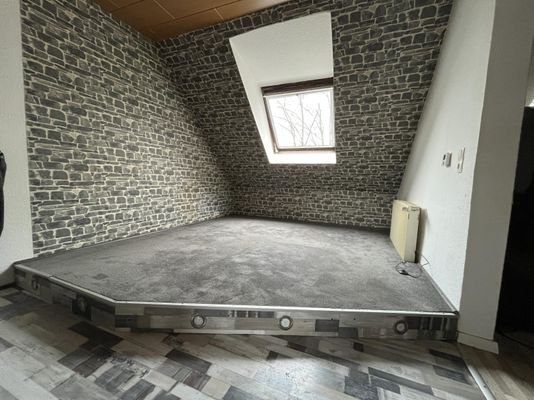 Wohnzimmer Spitzboden li