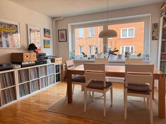 Weitblick durch das Esszimmer