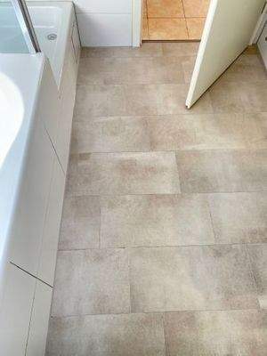 Detail: Fliesenboden im Badezimmer 