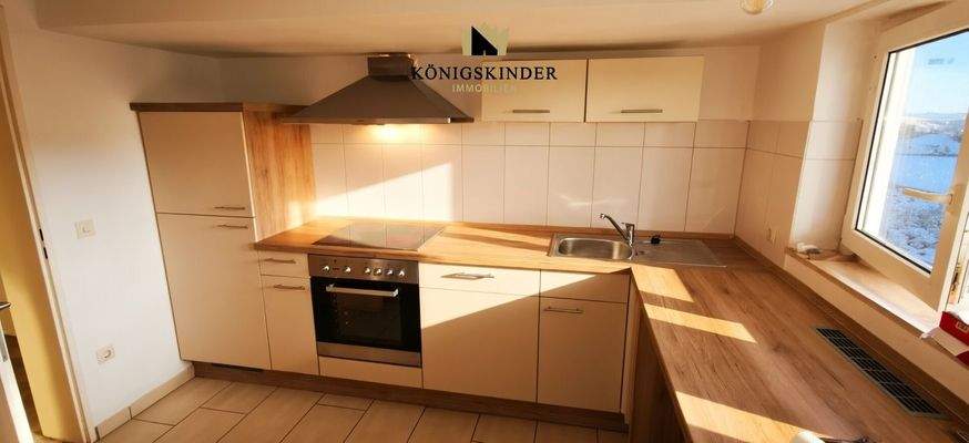 Reichlich Arbeitsfläche und Stauraum