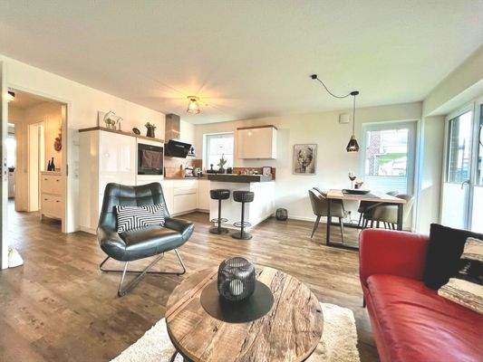 Hell, großzügig und gemütlich ist der Wohn-Essbereich