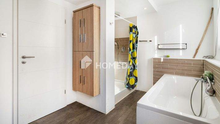 Haus A 1. OG Badezimmer 1 2