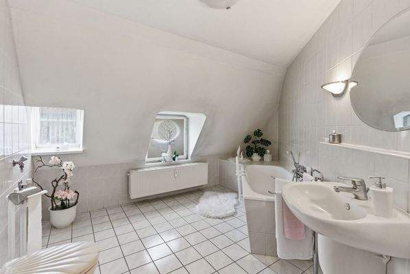 Badezimmer im Dachgeschoss