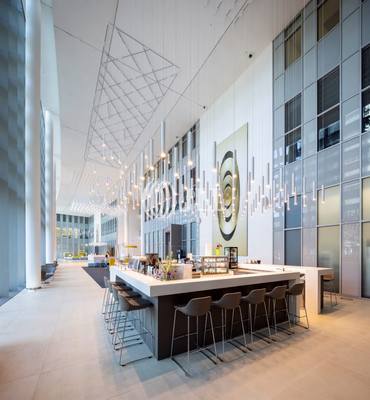 Innenansicht Lobby mit Café-Ba