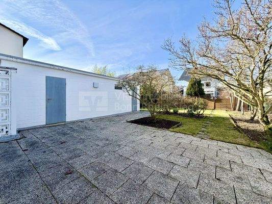 Terrasse teils überdacht 