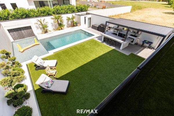 Blick von oben in den Garten