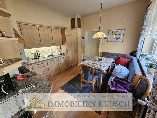 Küche mit Sitzgelegenheit