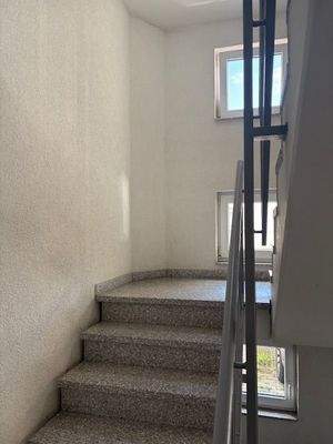 Blick ins helle Treppenhaus