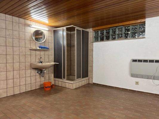 Keller Dusche