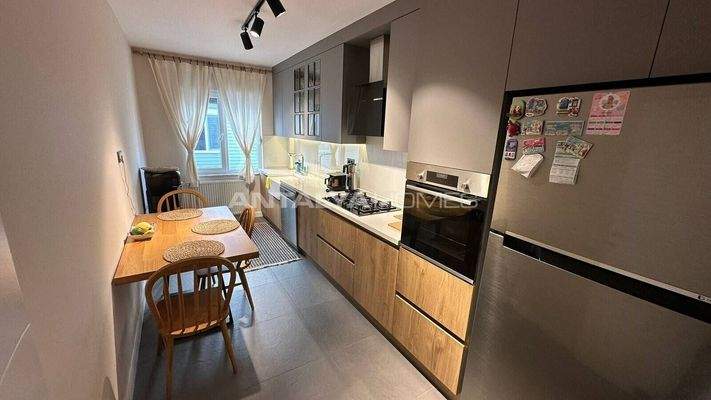 3-Bedroom Duplex Flat with Terrace near the Beach in Konyaaltı