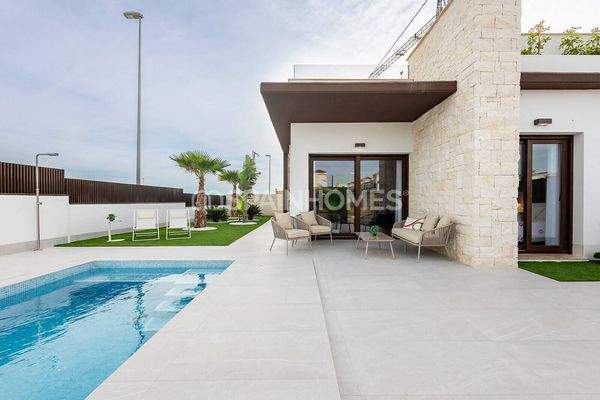 Semi-Detached Houses with Pools Near Golf in Orihuela