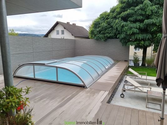 Pool mit Kuppel