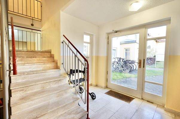 Eingangsbereich des Mehrfamilienhauses