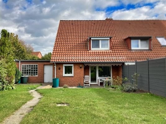 die Gartenseite des schönen Hauses 