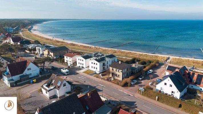 Strandvilla Glowe Ansicht Drohne Straßenseite