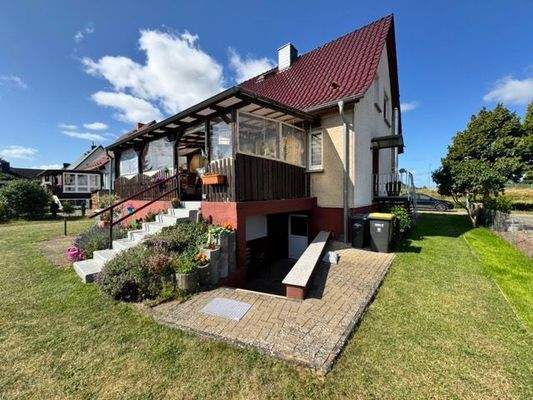 Hausansicht + Terrasse.jpeg