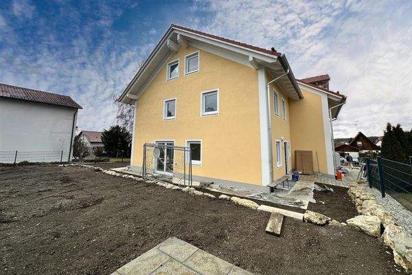 Westseite mit Garten