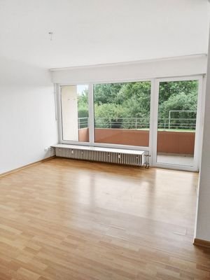 Wohnzimmer mit Balkon