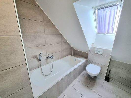 Badezimmer mit Wanne