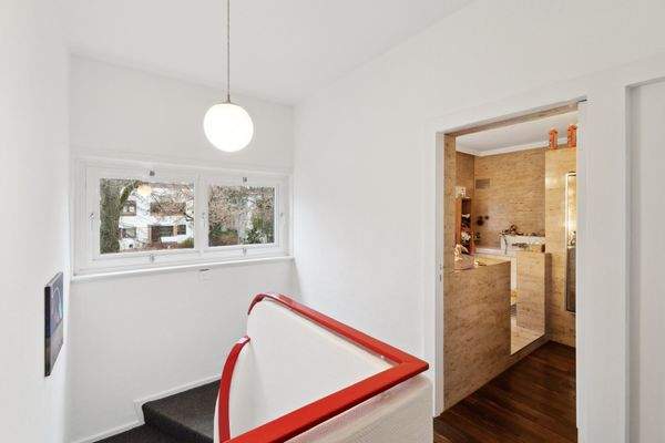 Treppe ins Obergeschoss