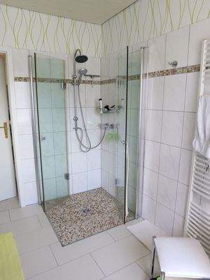 Dusche,bodengleich_Fußbod.hzg