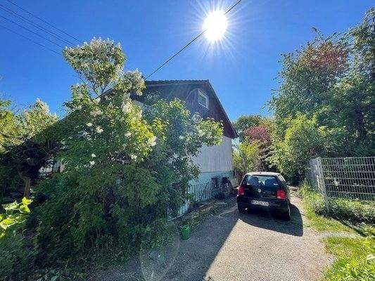 Giebelansicht mit Hofeinfahrt