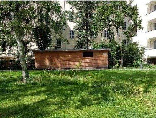 Hof mit Fahrradhäuschen