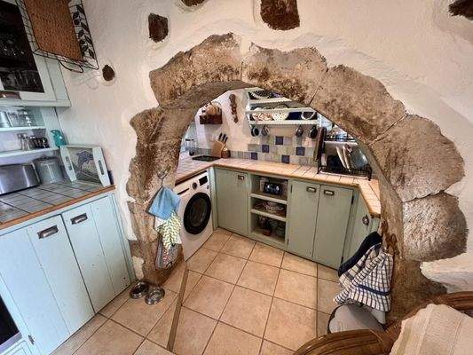 Kreta, Paleloni – Traditionelles kretisches Haus mit ikonischen Steinbögen