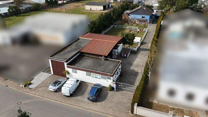 Wohnhaus und Gewerbe