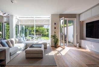 Lounge mit Gartenblick 