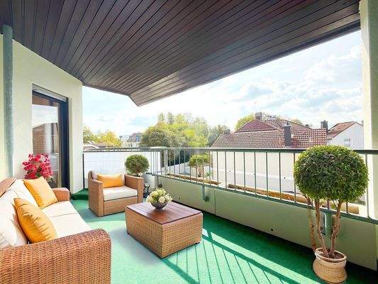 Loggia mit Möblierungsbeispiel